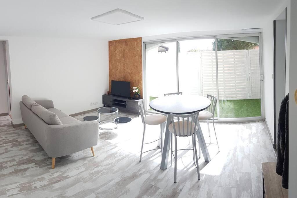 Joli Appartement 2 Chambres A Martigues Bagian luar foto